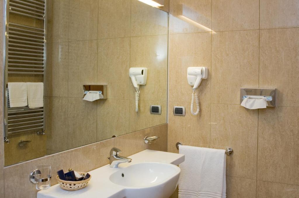 Airone - Ombrellone Incluso Al Bagno Dolce A Marina Dal 1 Giugno Al 15 Settembre Grosseto