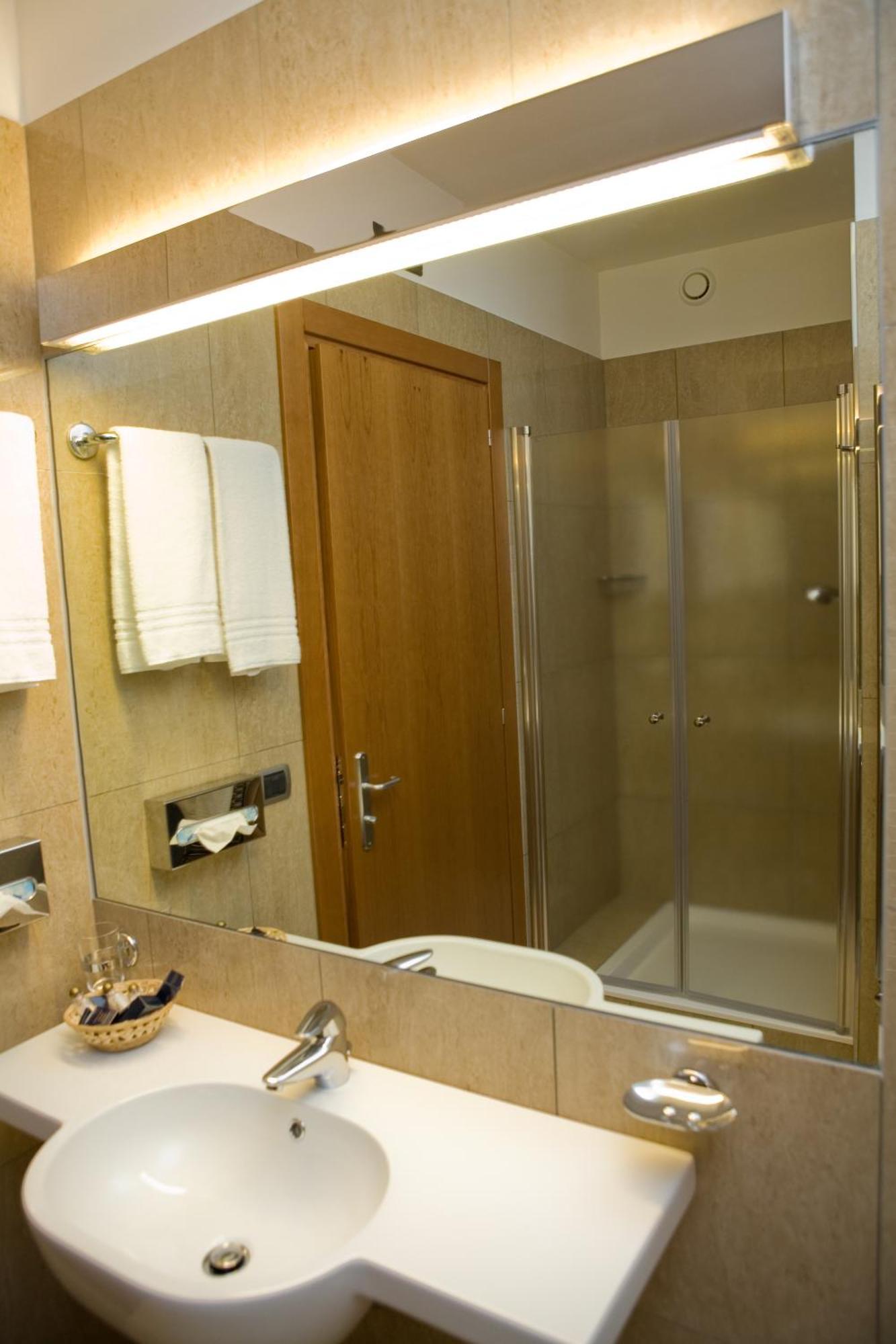 Airone - Ombrellone Incluso Al Bagno Dolce A Marina Dal 1 Giugno Al 15 Settembre 4*