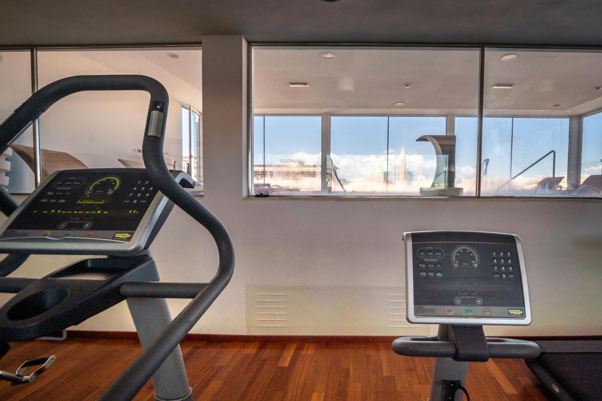 Hotel Airone - Ombrellone Incluso Al Bagno Dolce A Marina Dal 1 Giugno Al 15 Settembre 4*